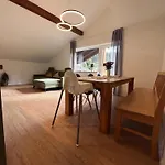 Leonie شقة *